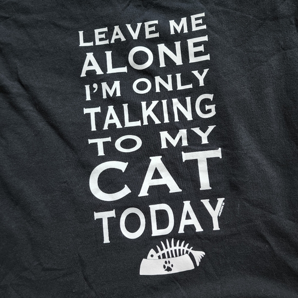 Gildan Leave me alone I'm only talking to my cat today graphic v-neck t-… - Picture 2 of 5